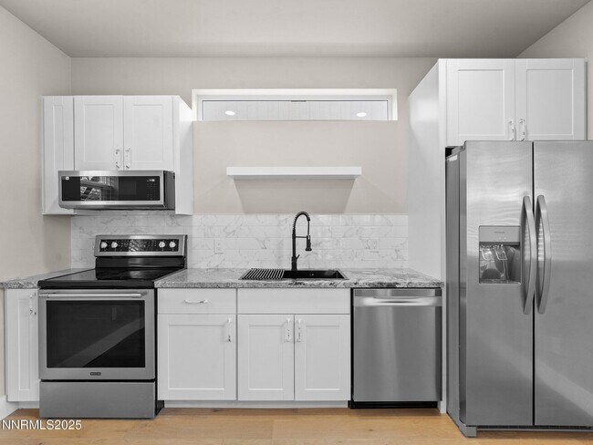 Building Photo - 1844 H St