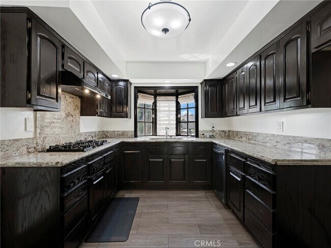 Building Photo - 10918 Reseda Blvd