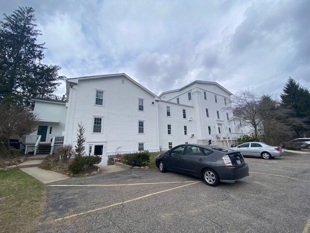 Building Photo - 29 Institute Ln