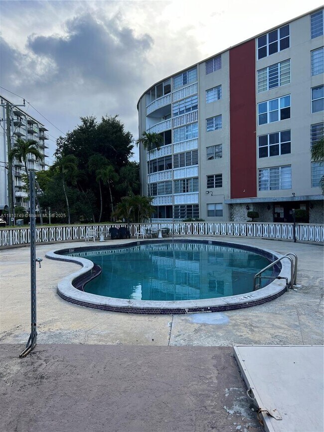 Building Photo - 1515 NE 125th Terrace