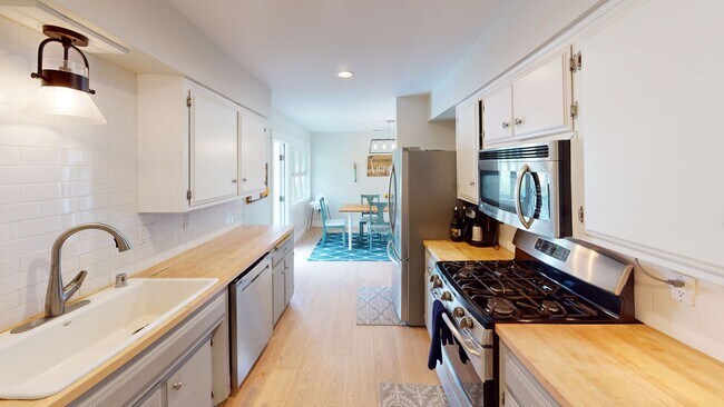 Building Photo - Beautiful 4 Bedroom, 3 Bathroom Atascadero Home On 2 Acre Lot with Solar Power