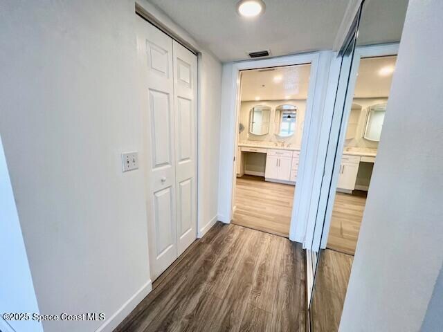 Building Photo - 102 Riverside Dr