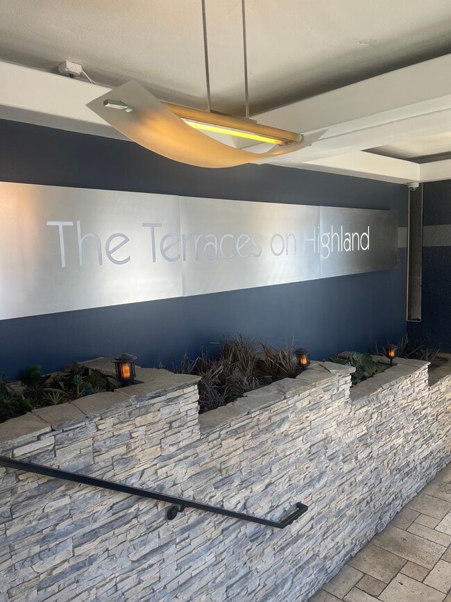 Building Photo - Hollywood Luxury 2 Bed Condo!