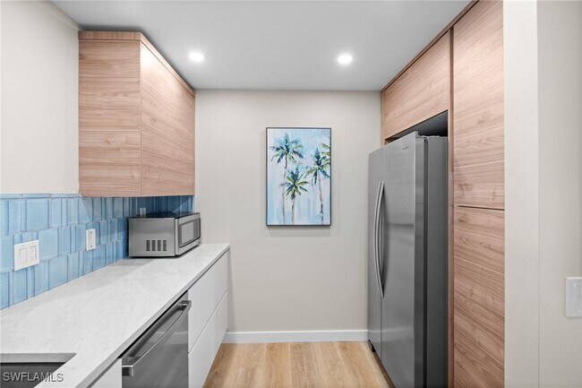 Building Photo - 208 Bobolink Way