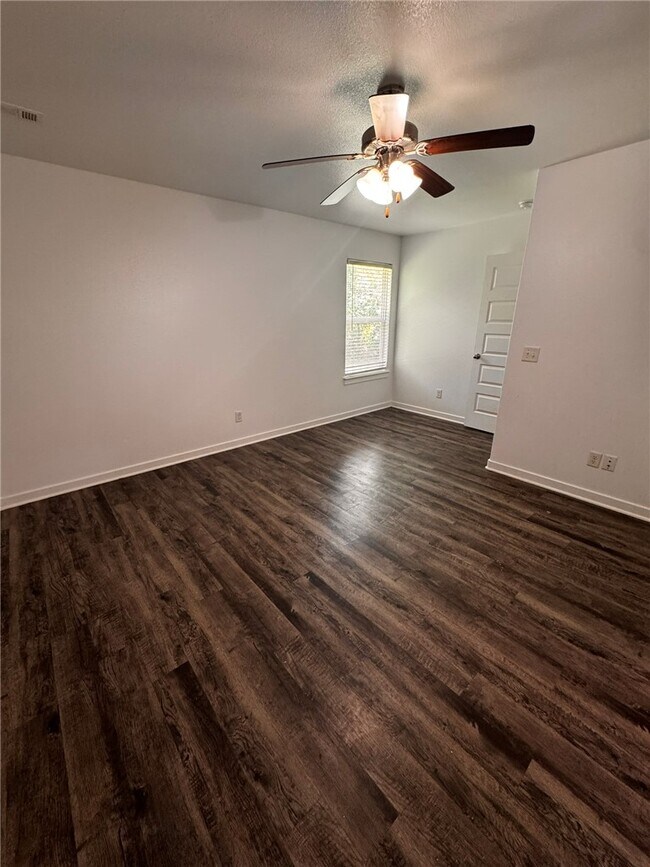 Building Photo - 321 Westbrook Ct