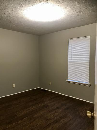 Building Photo - 290 Tinker Hill Cove