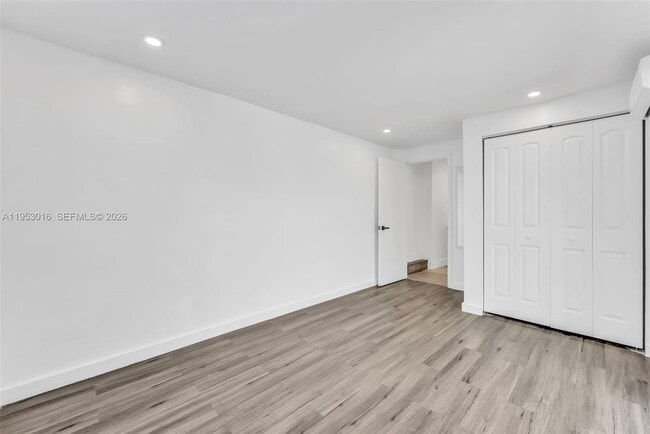 Building Photo - 4917 SW 43rd Terrace