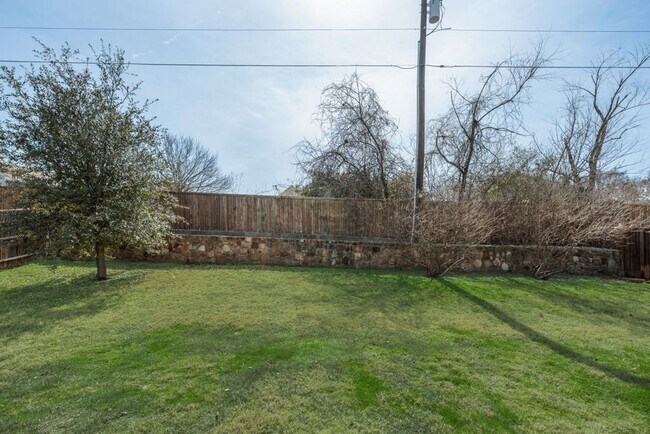 Building Photo - Charming 4-Bedroom plus office Home in Kreymer Estates