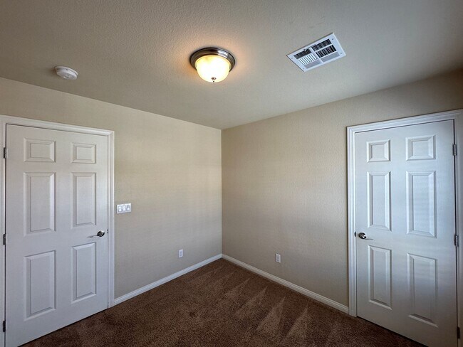 Building Photo - Sonata Within Pinnacle Peaks Phase 2 Amd