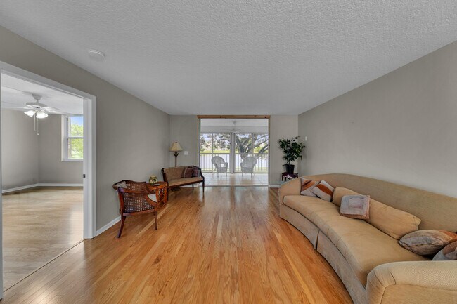Building Photo - 14623 Bonaire Blvd