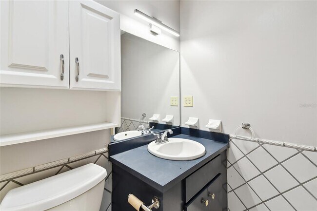 Building Photo - 1102 Shadowbrook Dr N