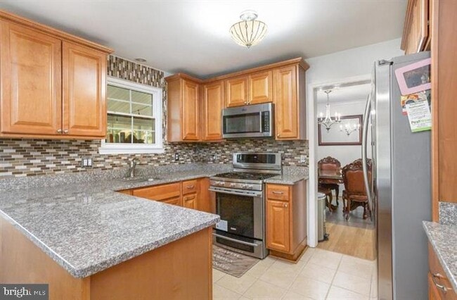 Building Photo - 6919 Rolling Rd