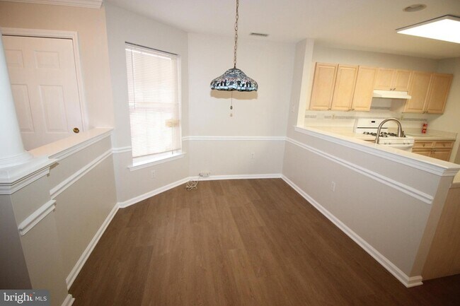 Building Photo - 1004 Julian Dr W