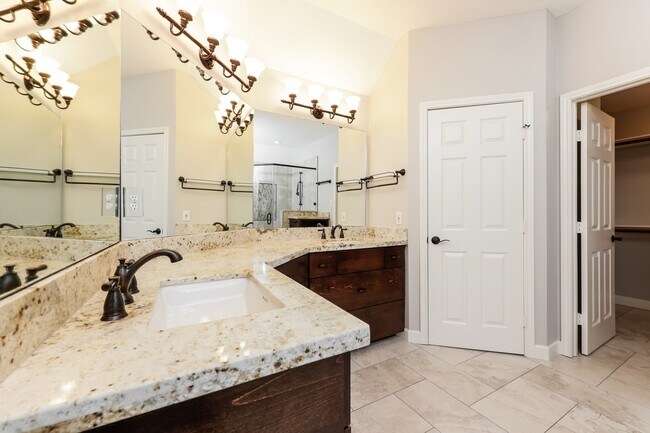 Building Photo - 8835 Vista Springs Dr