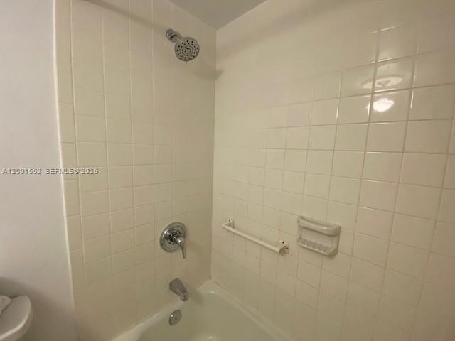 Building Photo - 10834 N Kendall Dr