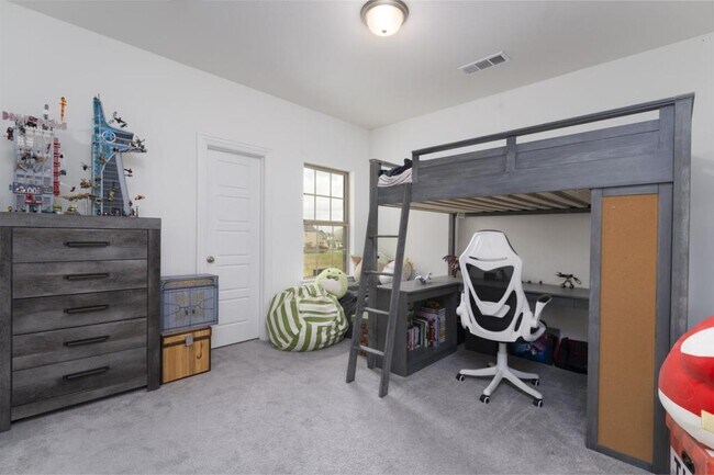 Building Photo - 2302 Royal Dove Ln