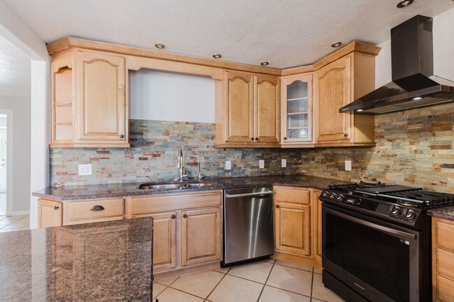 Building Photo - 3 Bedroom 2 Bath With A Mountain View Home!