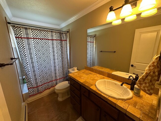 Building Photo - Charming Mayfair Townhome with Private Roof Top Deck- Move in Feb 1st- Flexible Lease Terms!