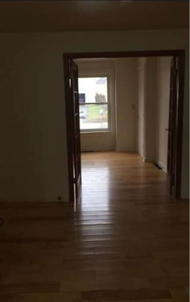 Building Photo - 154 N Seminary St