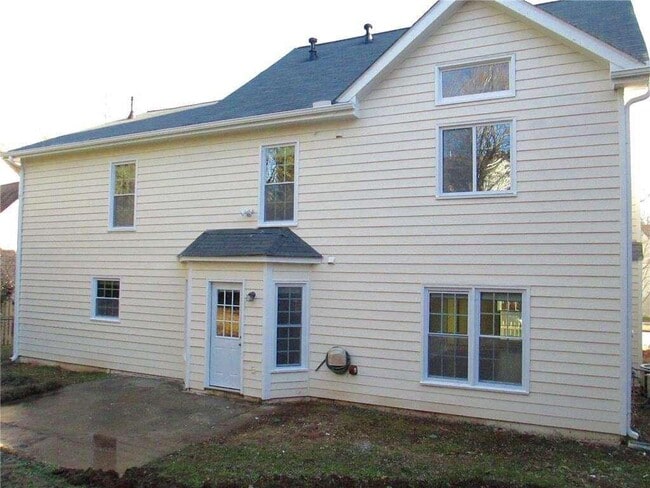 Building Photo - 3040 Oak Meadow Dr