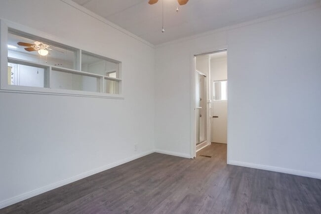 Building Photo - 55+ Mobile Home Community, 2 Bedroom + Sun...