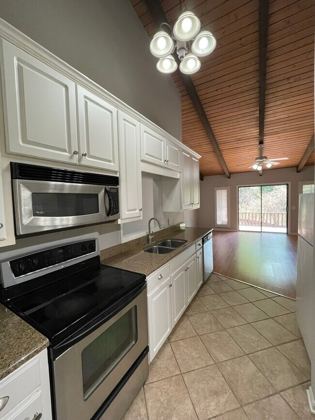 Kitchen - 2050 Cherokee Dr