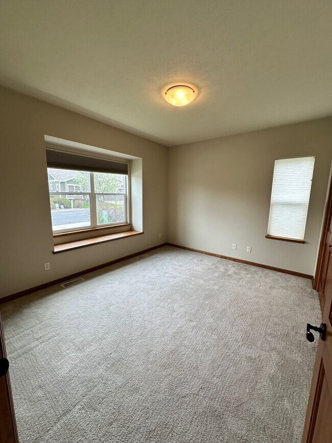 Building Photo - MIE451