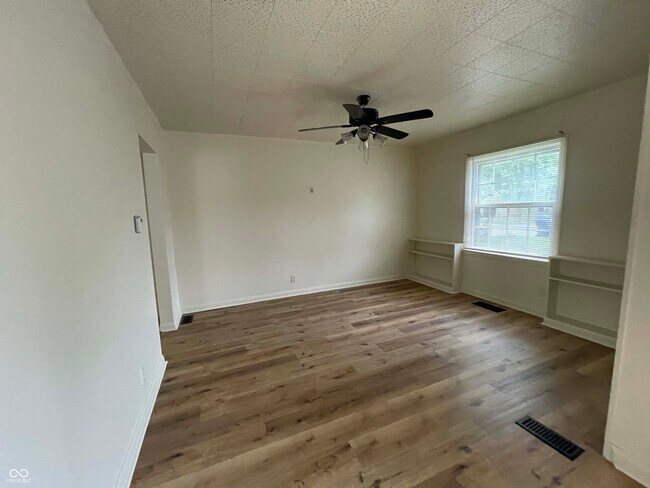 Building Photo - 4522 N Longworth Ave