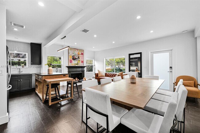 Building Photo - 150 NE 50th St