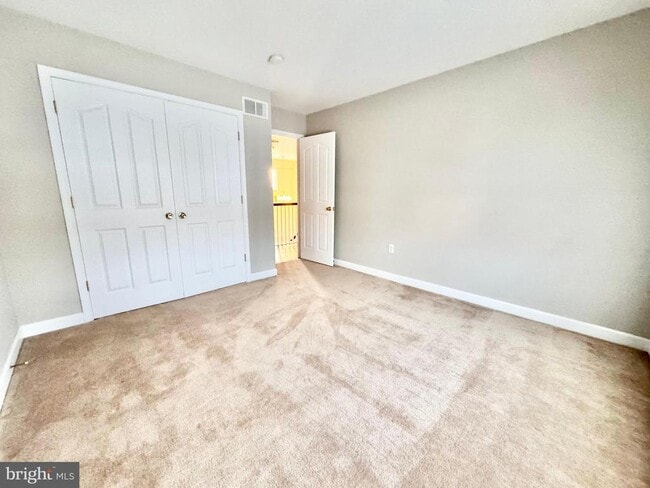 Building Photo - 15 Delhi Ct