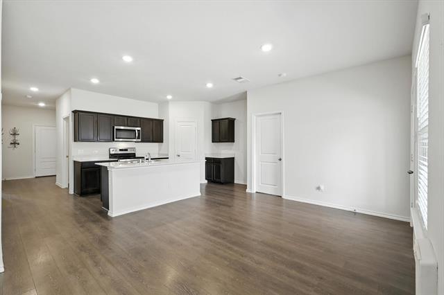Building Photo - 11112 W Pond Dr