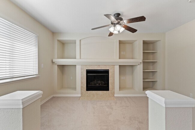Building Photo - 4 Bedroom Home in the heart of Roseville! ...