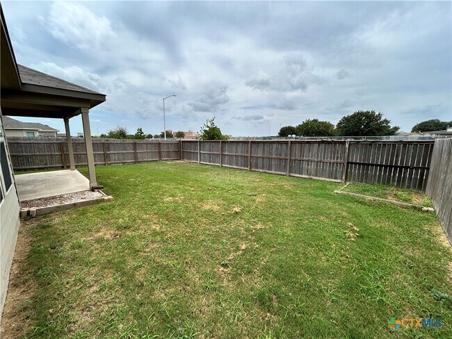 Building Photo - 724 Stonemanor