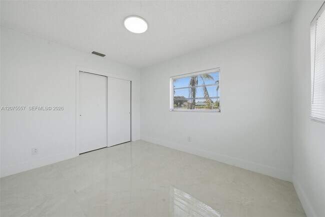 Building Photo - 11000 NW 21st Ct