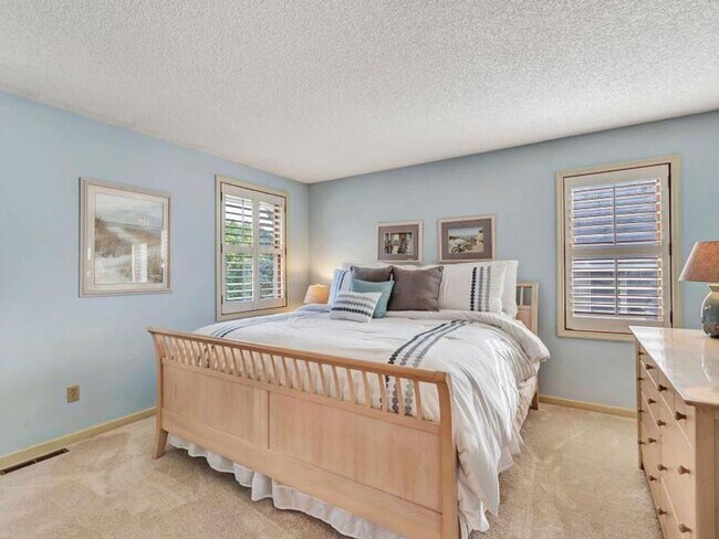 Building Photo - Luxury Home in Plymouth with 2-Level Primary Suite, Furnished or Unfurnished, Wayzata Schools, Pe...