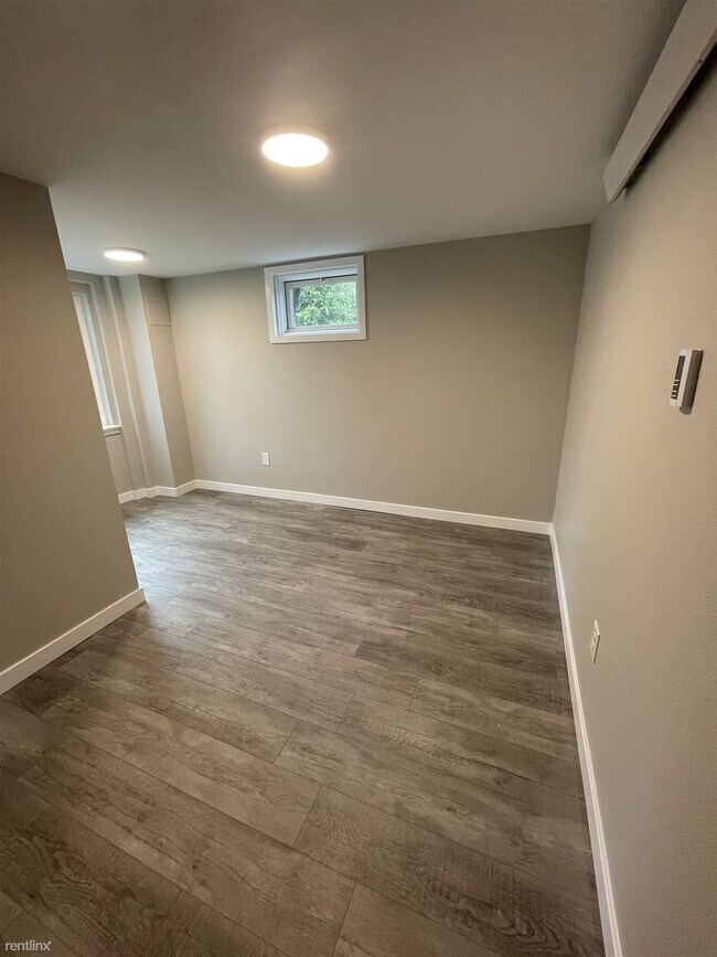 Building Photo - 3 br, 1 bath Duplex - 1104 Sidney Avenue