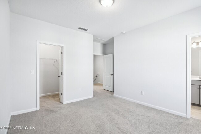Building Photo - 260 Brandon Lks Dr