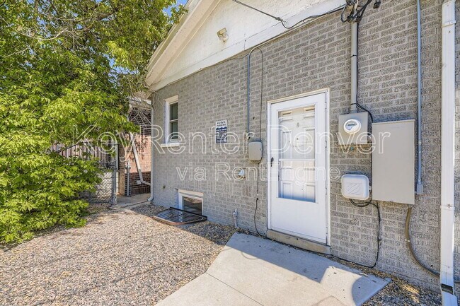 Building Photo - 2517 S Broadway