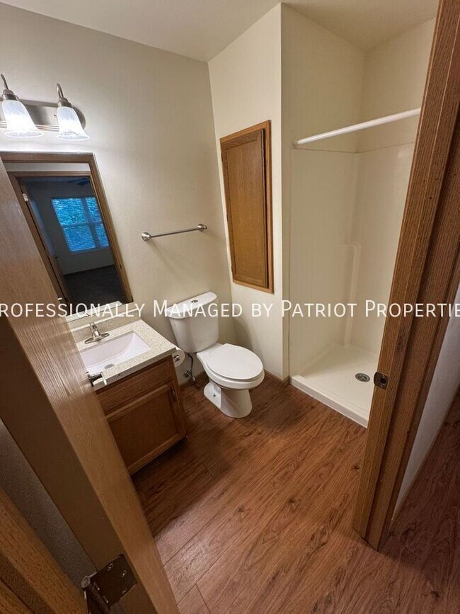 Building Photo - 1609 N Thompson Dr