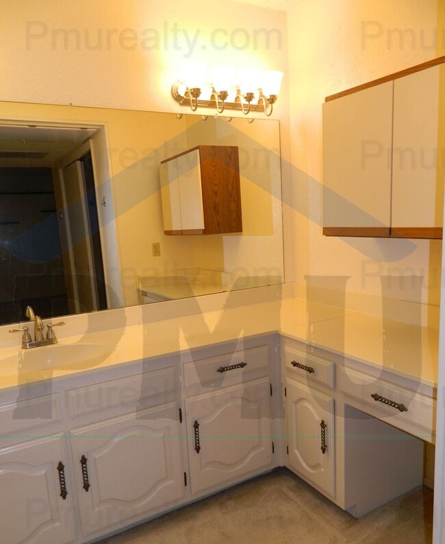 Building Photo - AVAILABLE NOW!!! Gorgeous 3+ Bed 2-Bath To...