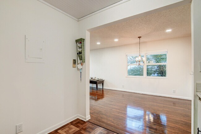 Building Photo - 42 Burgundy A