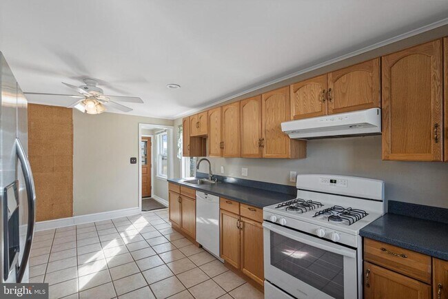 Building Photo - 923 N Main St