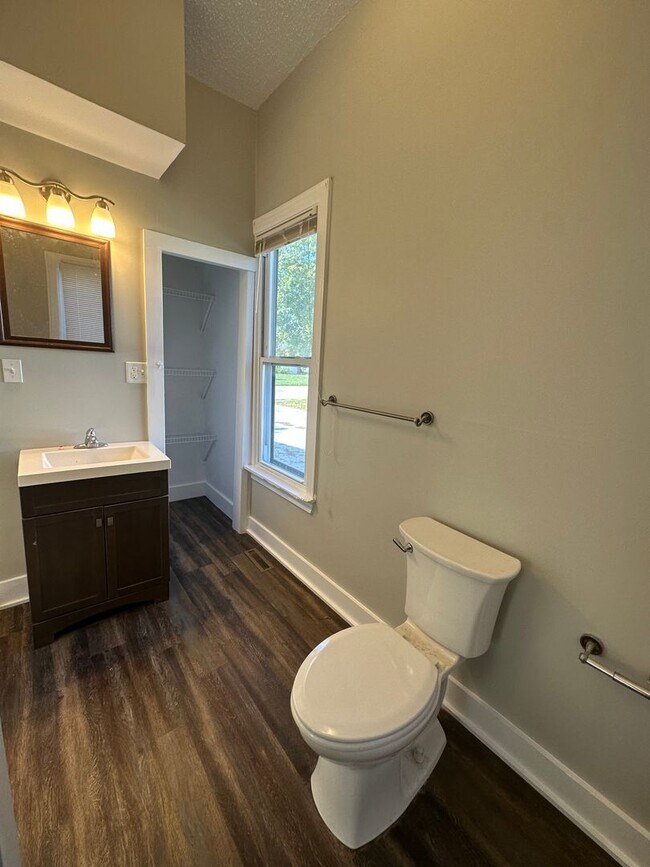 Building Photo - 3 Bedroom Single Family Home Available in August