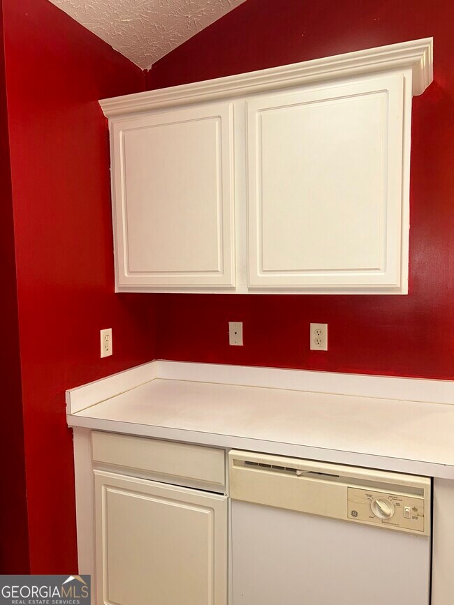 Building Photo - 20 Shenandoah Dr