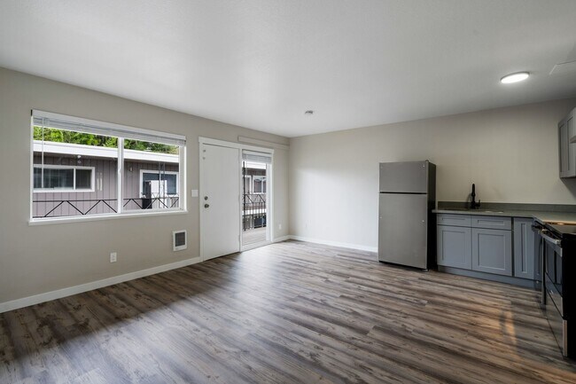 Building Photo - 2BR with dishwasher, on site laundry!