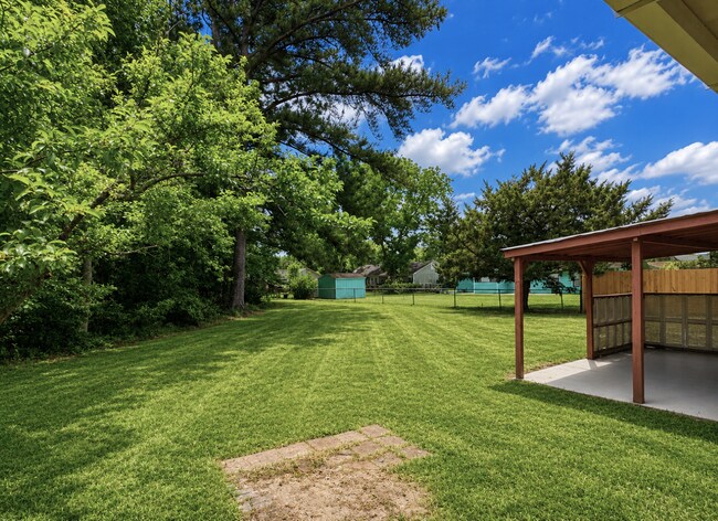 Building Photo - 603 Plantation Village Dr