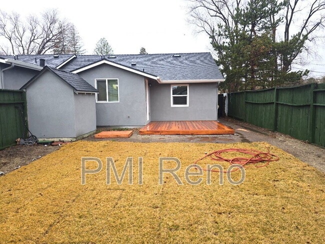 Building Photo - 450 Tracy Ln