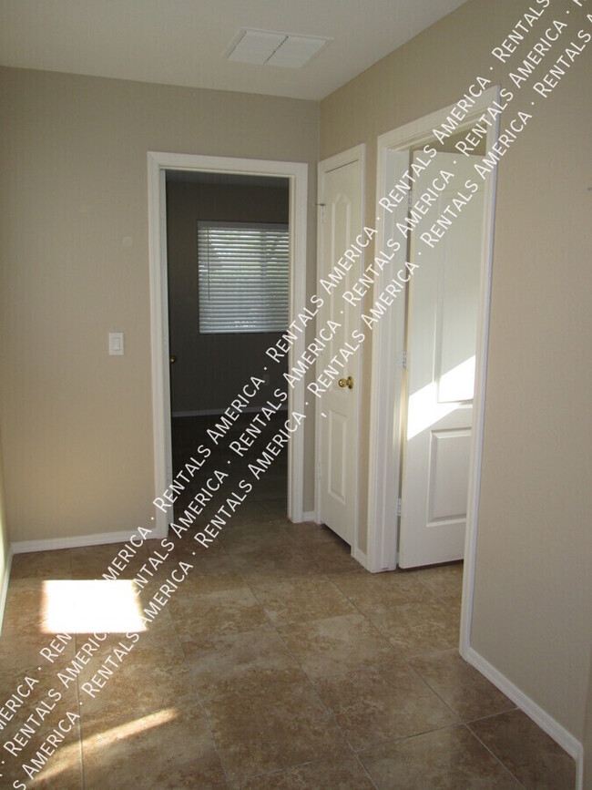 Building Photo - Spacious 3 Bedrm in Pecan Creek