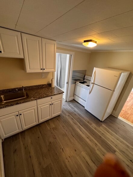 Kitchen - 232 Elm St