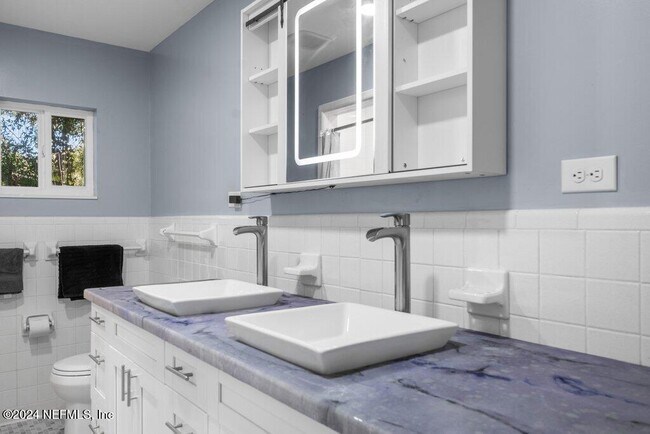 Building Photo - 4007 Aldington Dr
